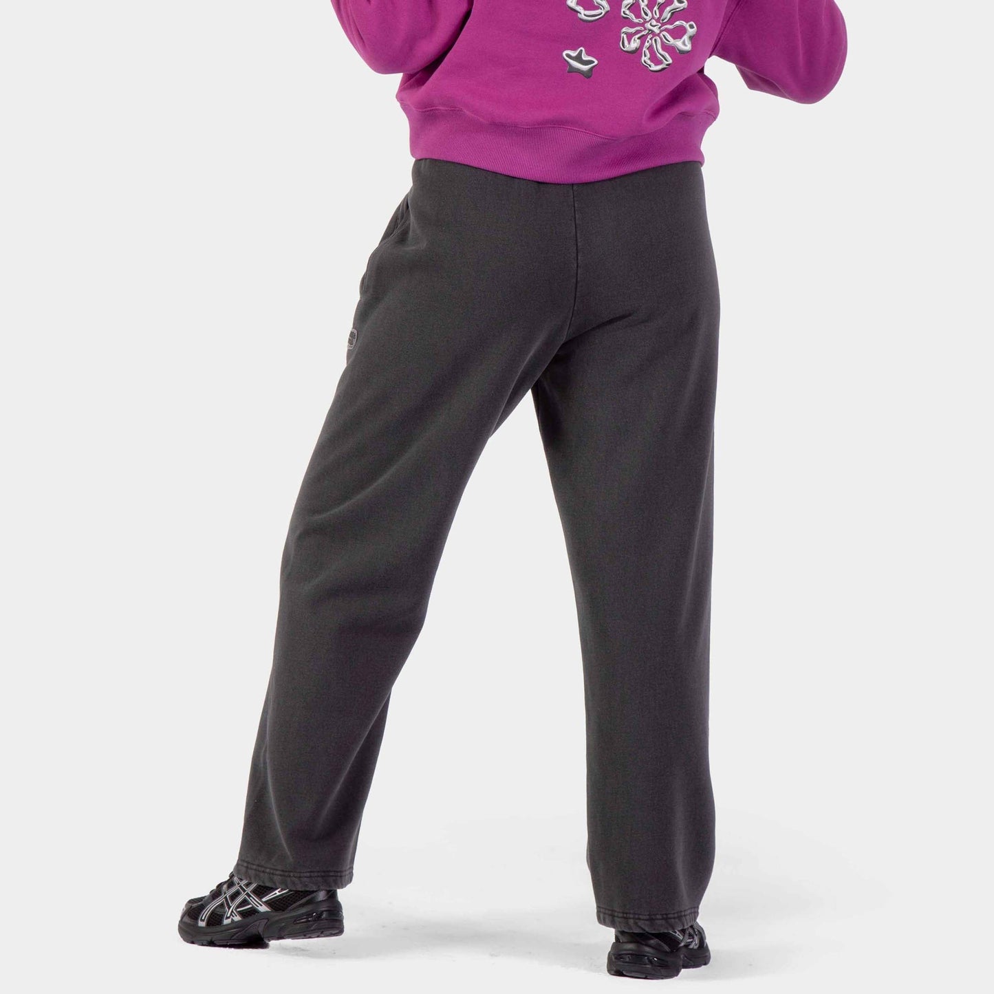 Santa Cruz | Groovy Stack Sweatpant Charcoal Wash