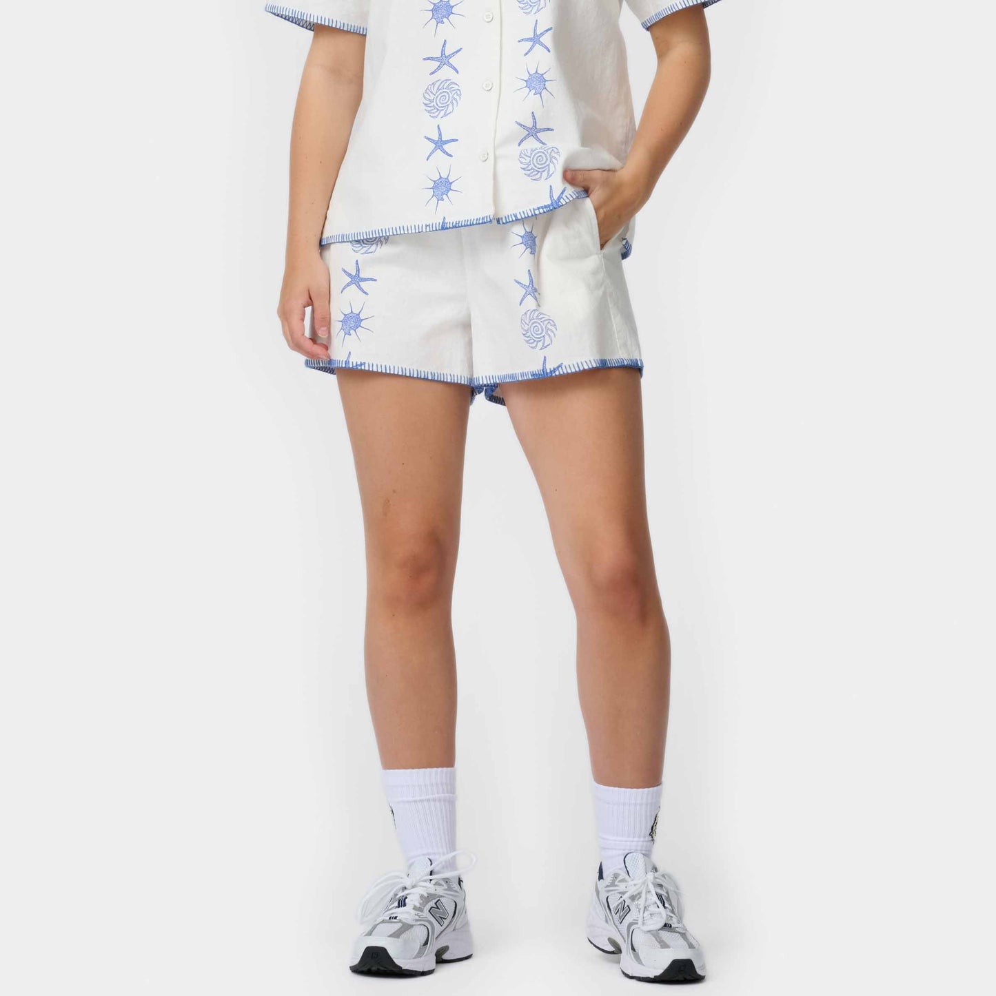 Santa Cruz Reef Shorts Off White