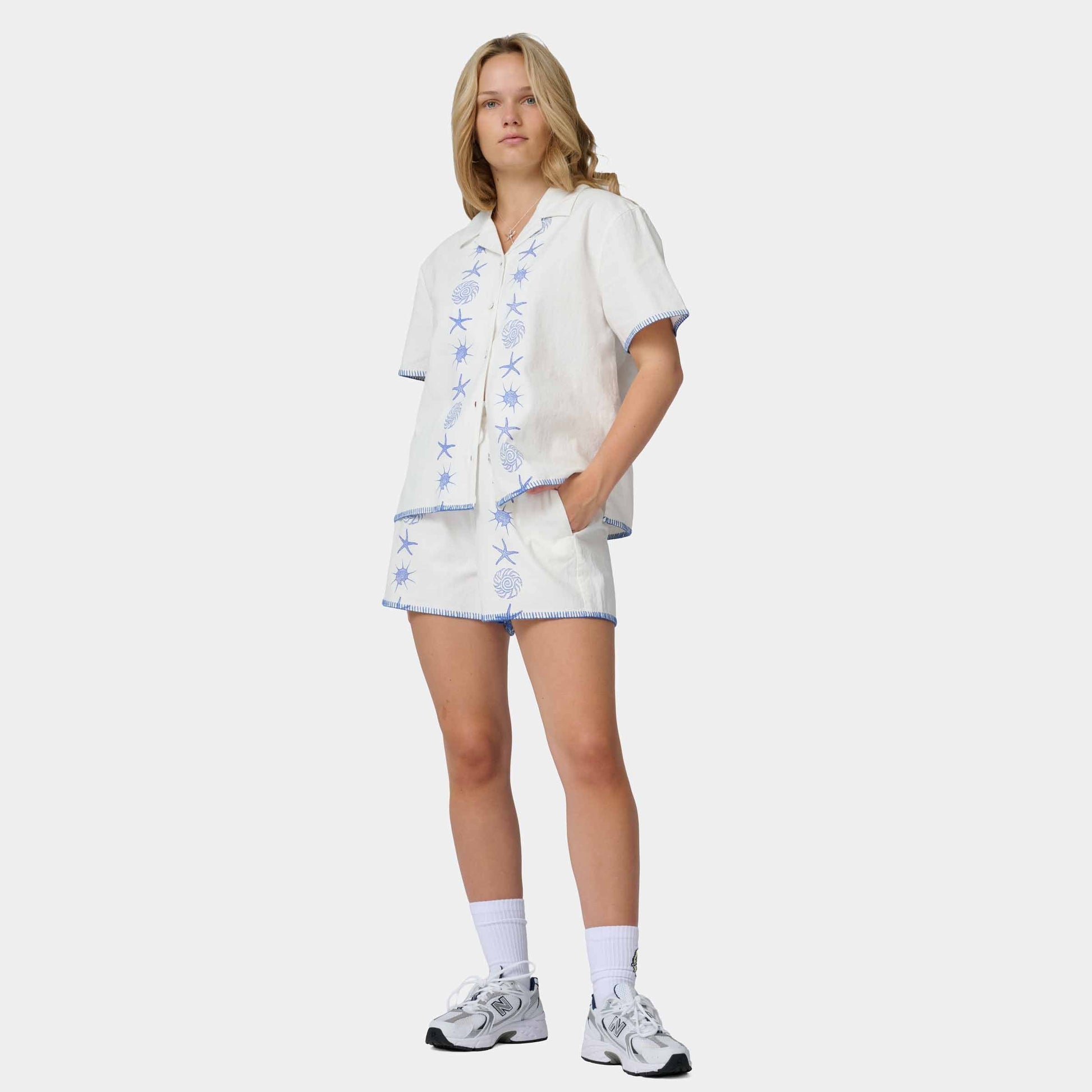 Santa Cruz Reef Shorts Off White
