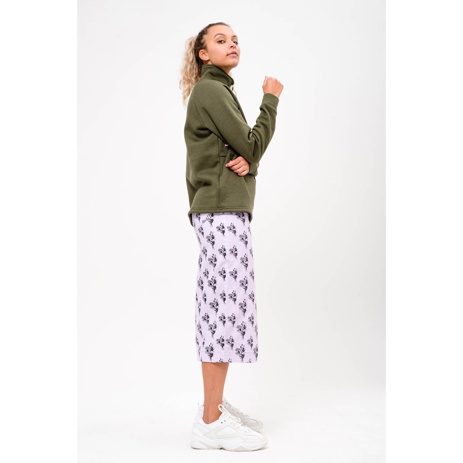 Santa Cruz Wall Hand Skirt in black and lilac
